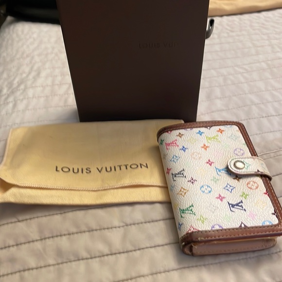 Takashi murkami white Louis Vuitton preloved kiss lock wallet lv gold